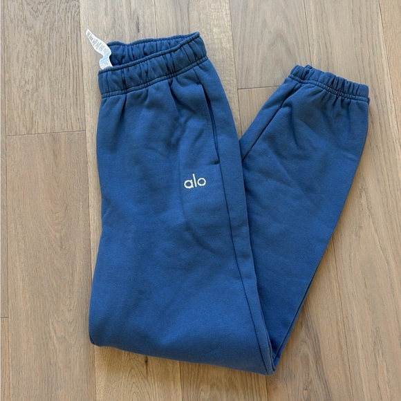 ALO YOGA ACOLDE SWEAT PANTS - Picture 1 of 1